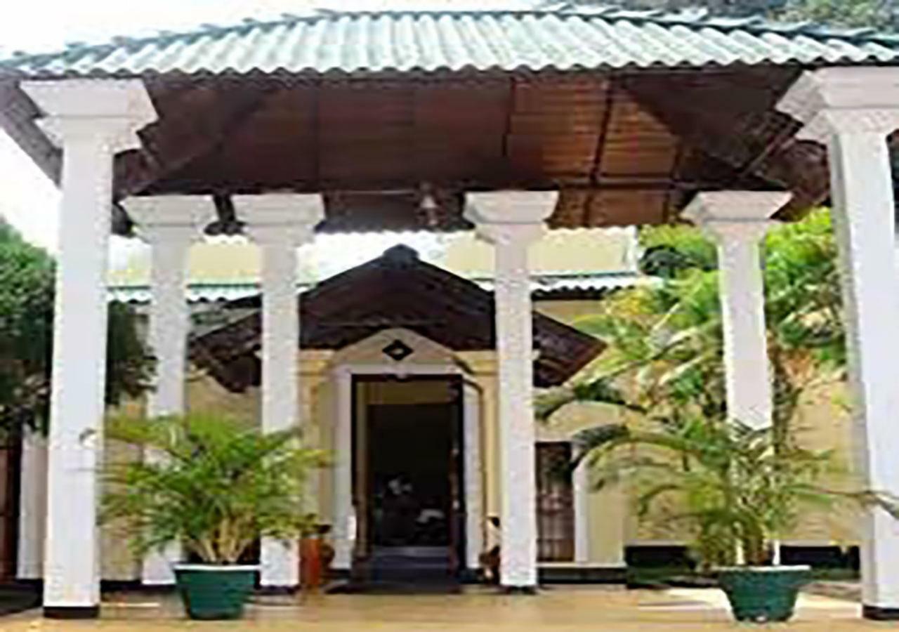 Jade Way And Hotel Tissamaharama