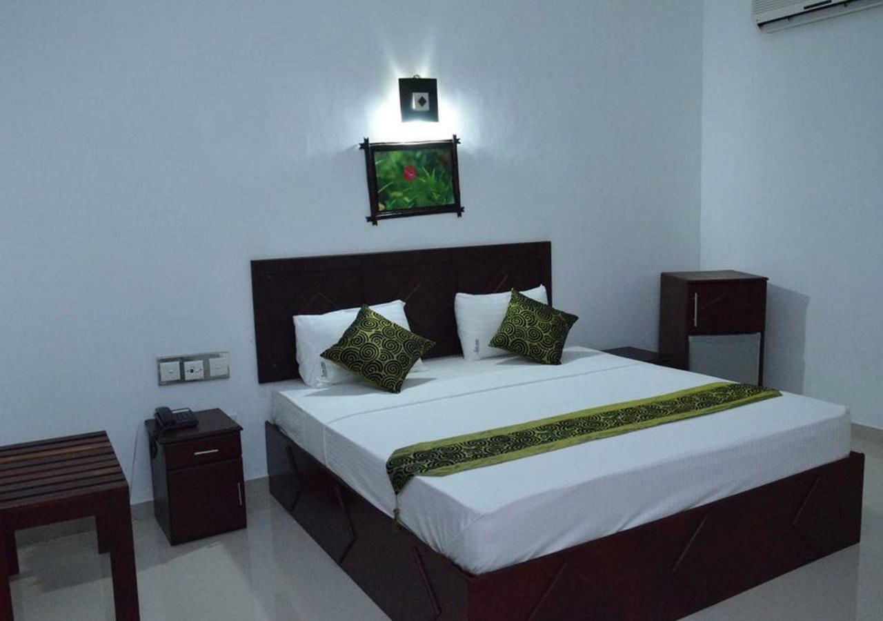 Jade Way And Hotel *